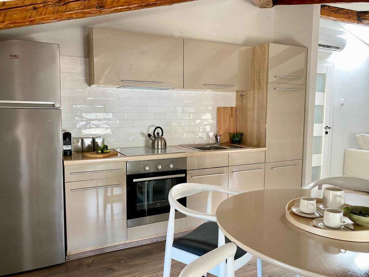 Parentium Loft Center Square Apartment โปเรช ภายนอก รูปภาพ